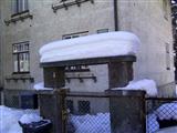 Den Eingang vis-a-vis zierte eine dicke Schneeschicht